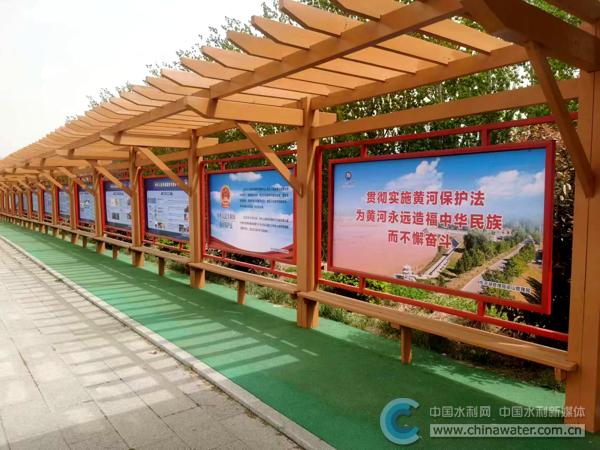 15黄河明珠广场法治普及长廊